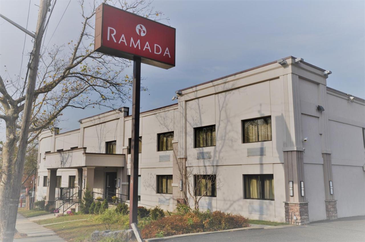 Ramada By Wyndham Staten Island New York Exterior foto